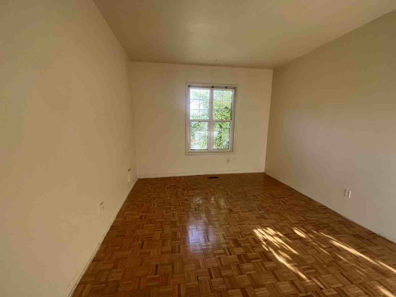 375 Kennedy St - Photo 2 of 4