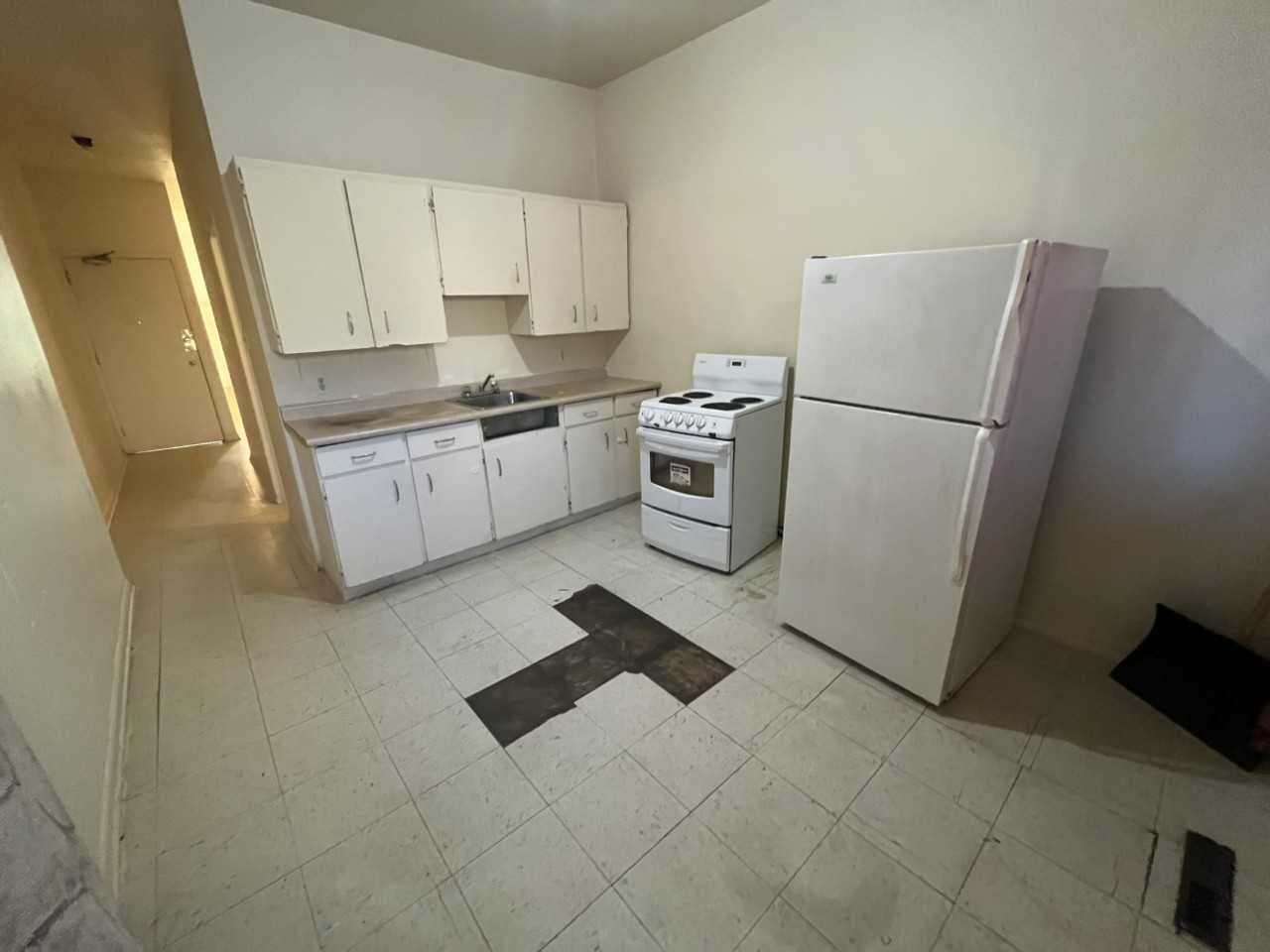 375 Kennedy St - Photo 3 of 4
