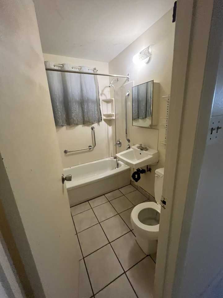 375 Kennedy St - Photo 4 of 4