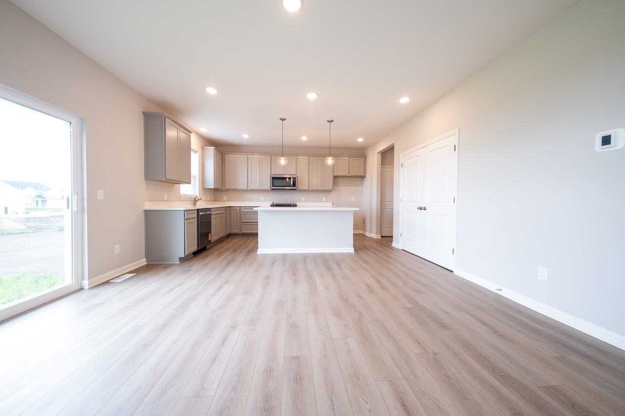 10445 Duval Rd - Photo 4 of 41