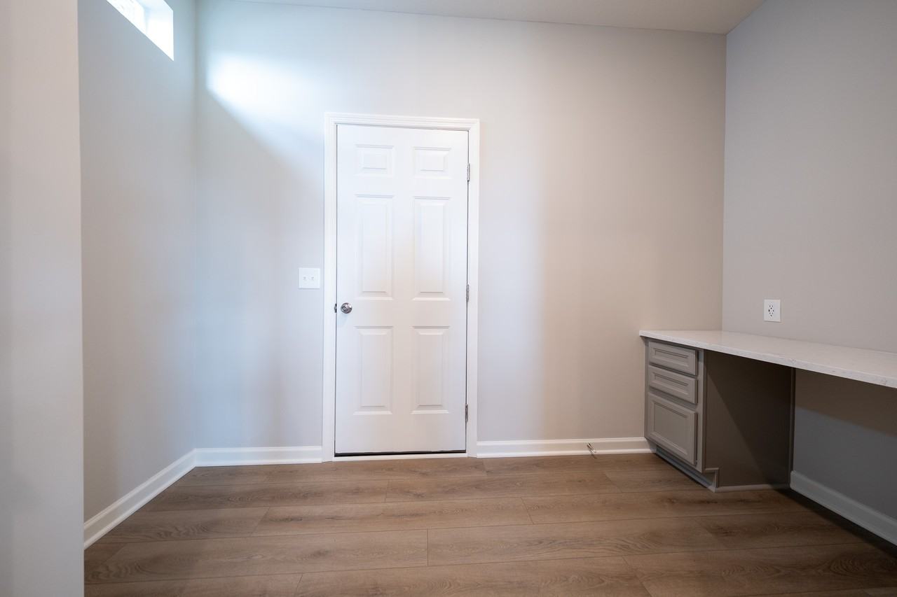 10445 Duval Rd - Photo 7 of 41