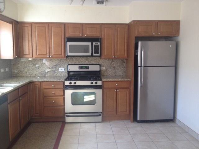 2245 Desplaines Ave #A - Photo 3 of 4