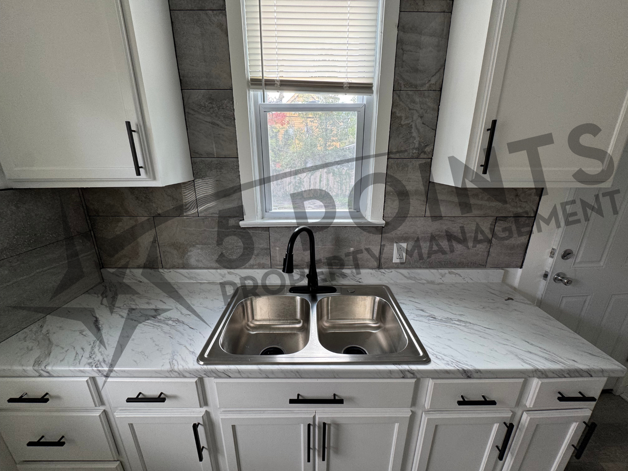 12010 Castlewood Ave - Photo 4 of 25
