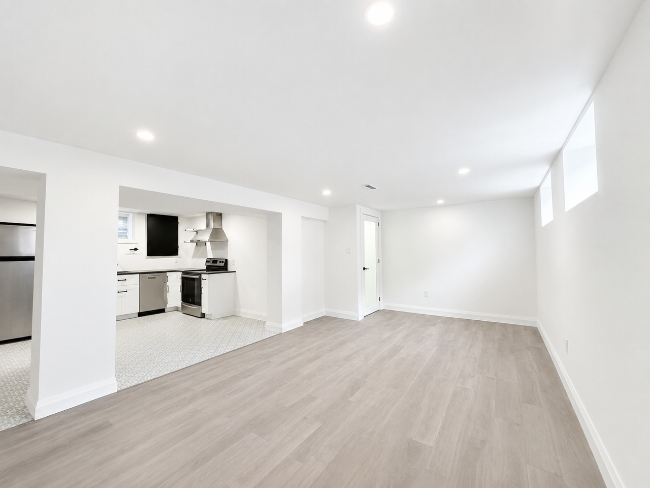 908 Fennell Ave E - Photo 6 of 13