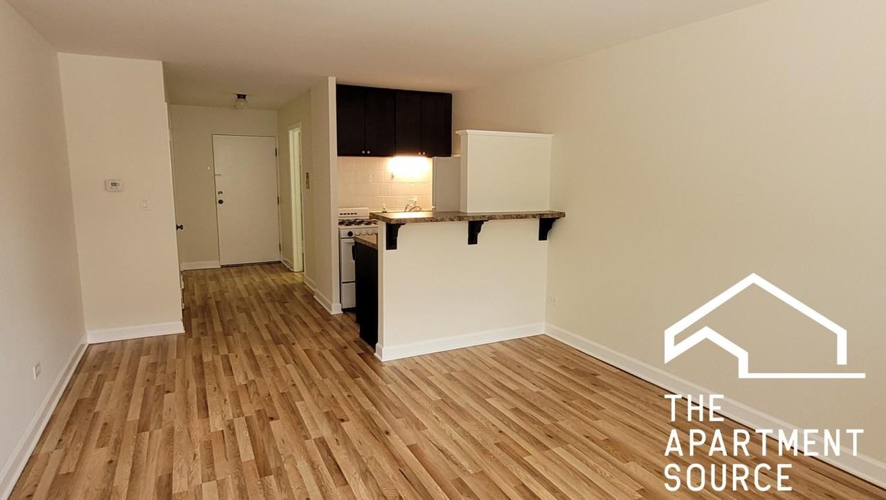 1039 College Ave #3W - Photo 2 of 11