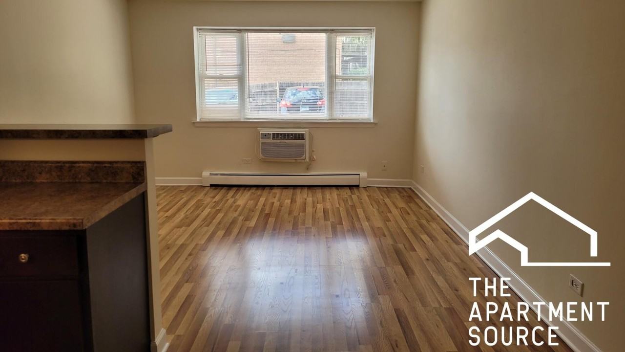 1039 College Ave #3W - Photo 3 of 11