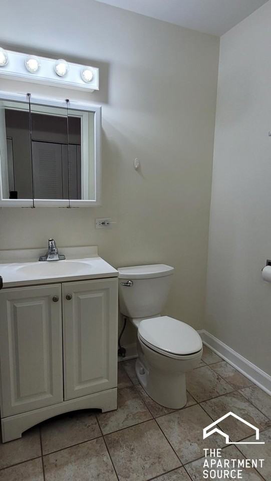 1039 College Ave #3W - Photo 4 of 11