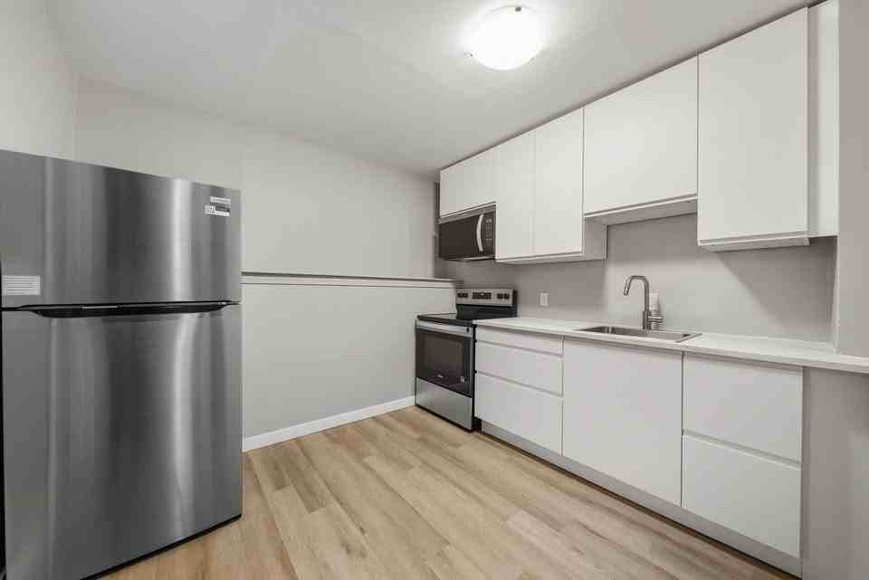 218 Hilda St - Photo 5 of 10