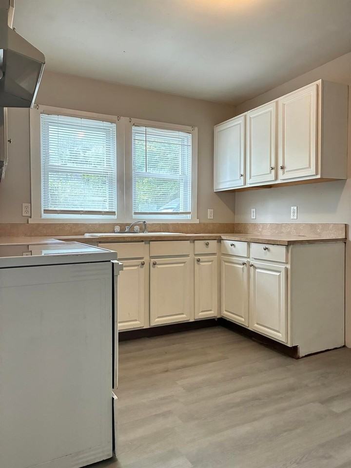 109 Grant St - Photo 3 of 21