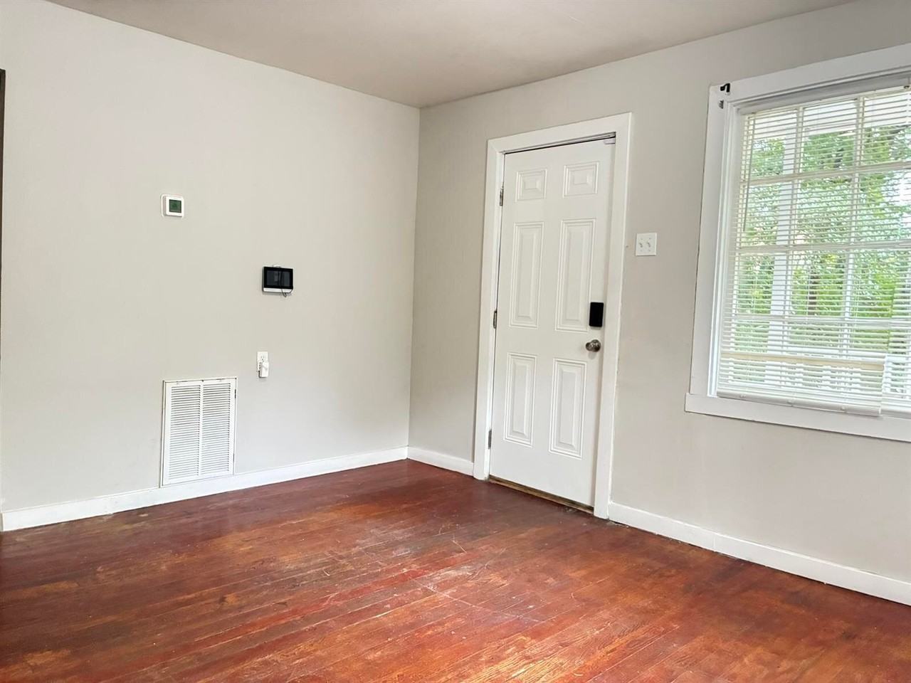 109 Grant St - Photo 7 of 21