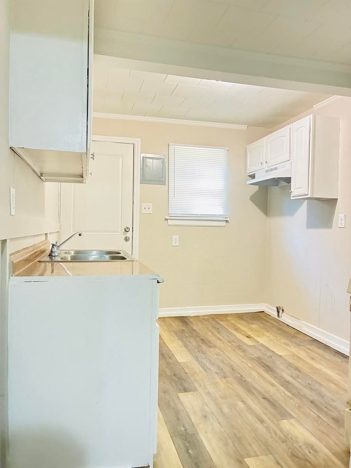 511 Wardell St - Photo 2 of 10