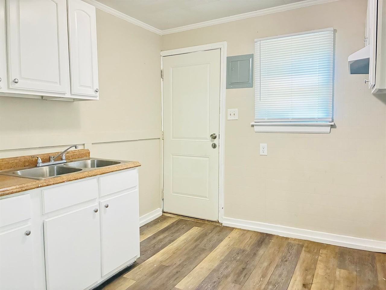 511 Wardell St - Photo 3 of 10