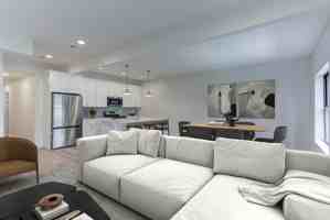 featured image of 829 W Montrose Ave #1