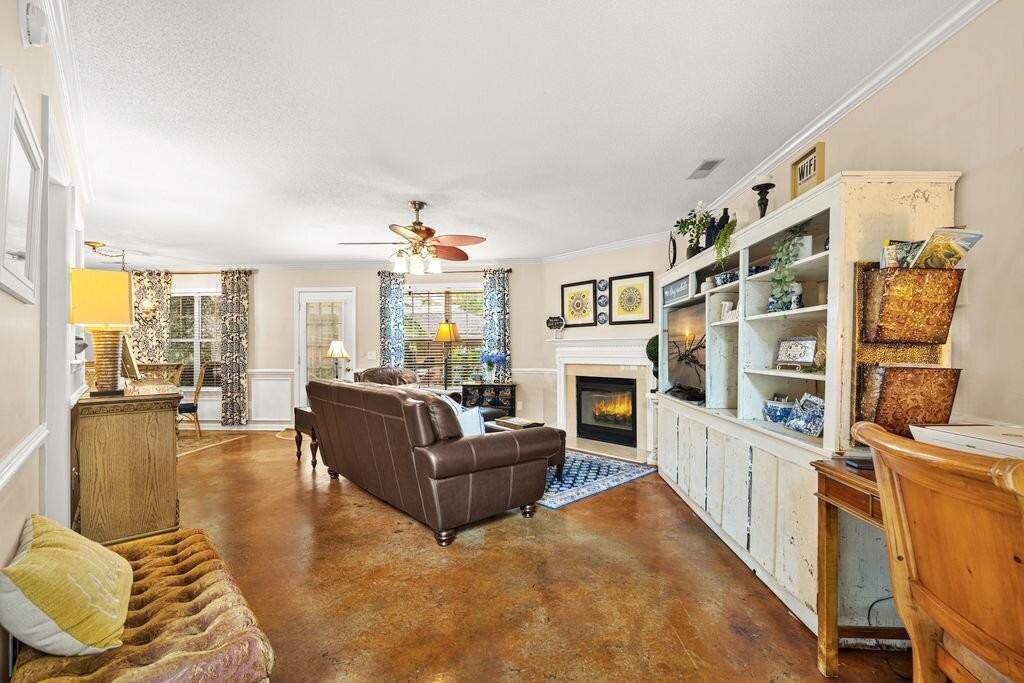 1310 Lark Ln - Photo 7 of 42