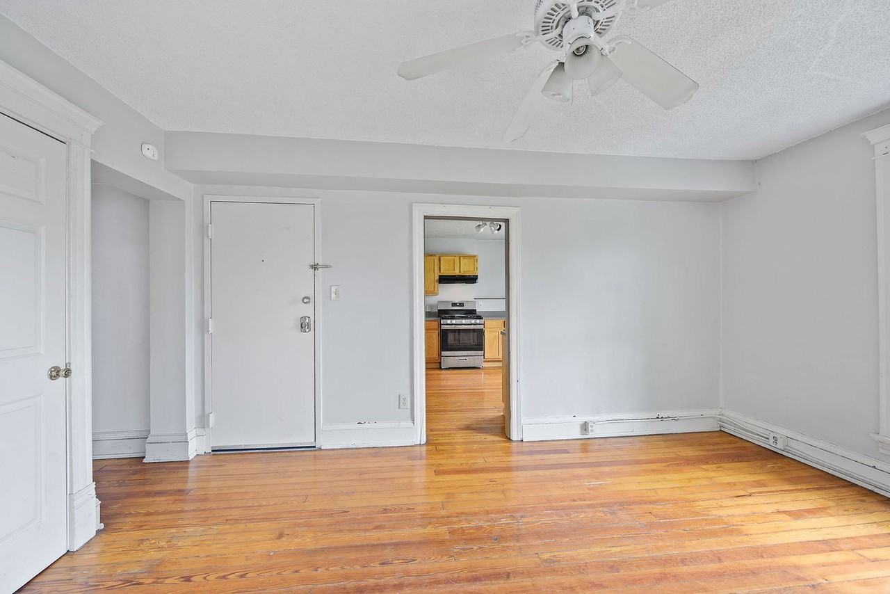 329 W Mcmillan St #4 - Photo 3 of 17