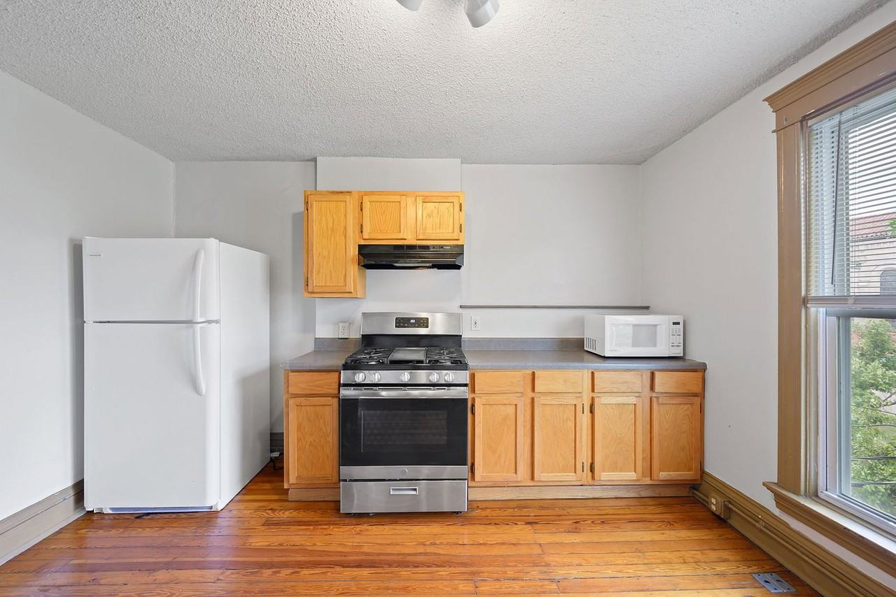329 W Mcmillan St #4 - Photo 5 of 17