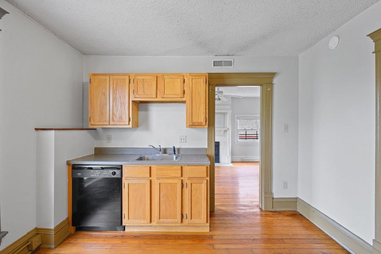 329 W Mcmillan St #4 - Photo 6 of 17