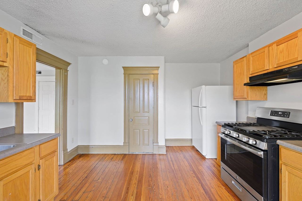 329 W Mcmillan St #4 - Photo 7 of 17