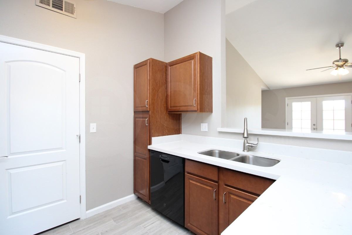 3202 N Ash Cir - Photo 6 of 22