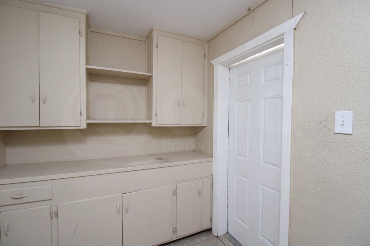 6241 S 16th St - Photo 4 of 11