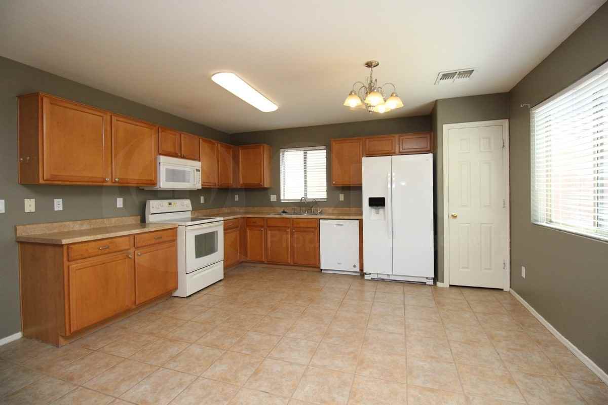 3841 W Belle Ave - Photo 3 of 24