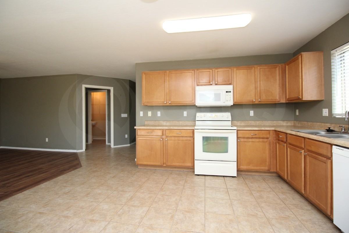 3841 W Belle Ave - Photo 4 of 24
