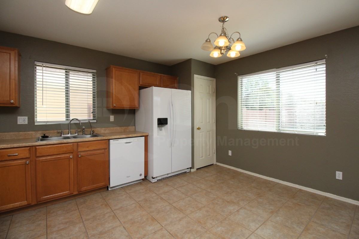 3841 W Belle Ave - Photo 5 of 24