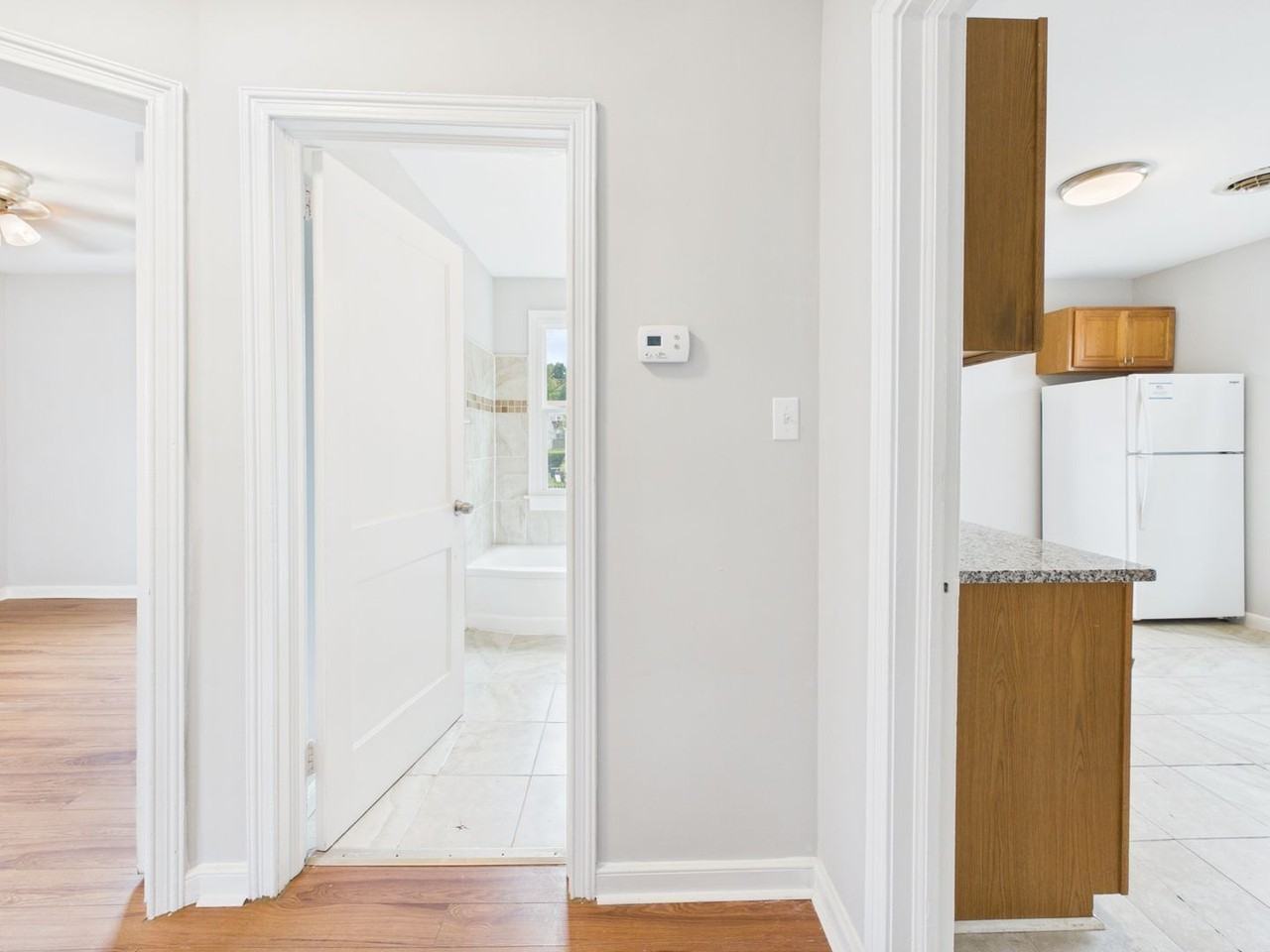 1125 E 15th St - Photo 6 of 28
