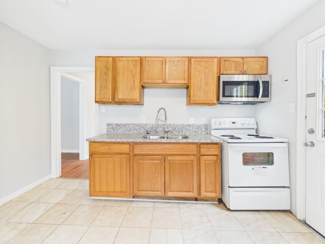 1125 E 15th St - Photo 7 of 28