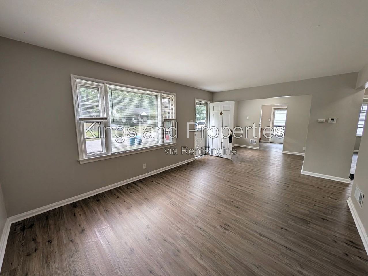 10128 Cloverdale Dr - Photo 3 of 22