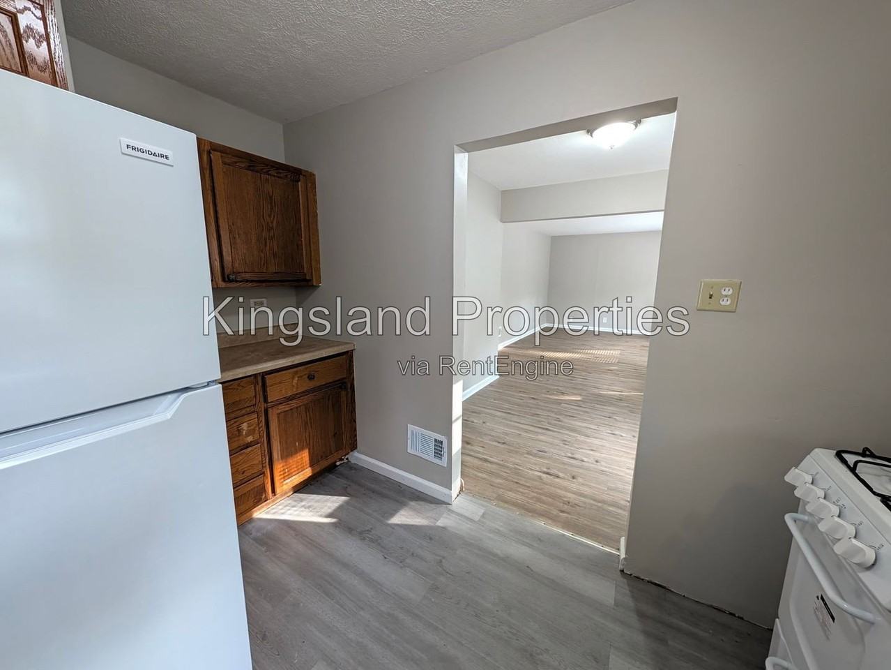 10128 Cloverdale Dr - Photo 7 of 22