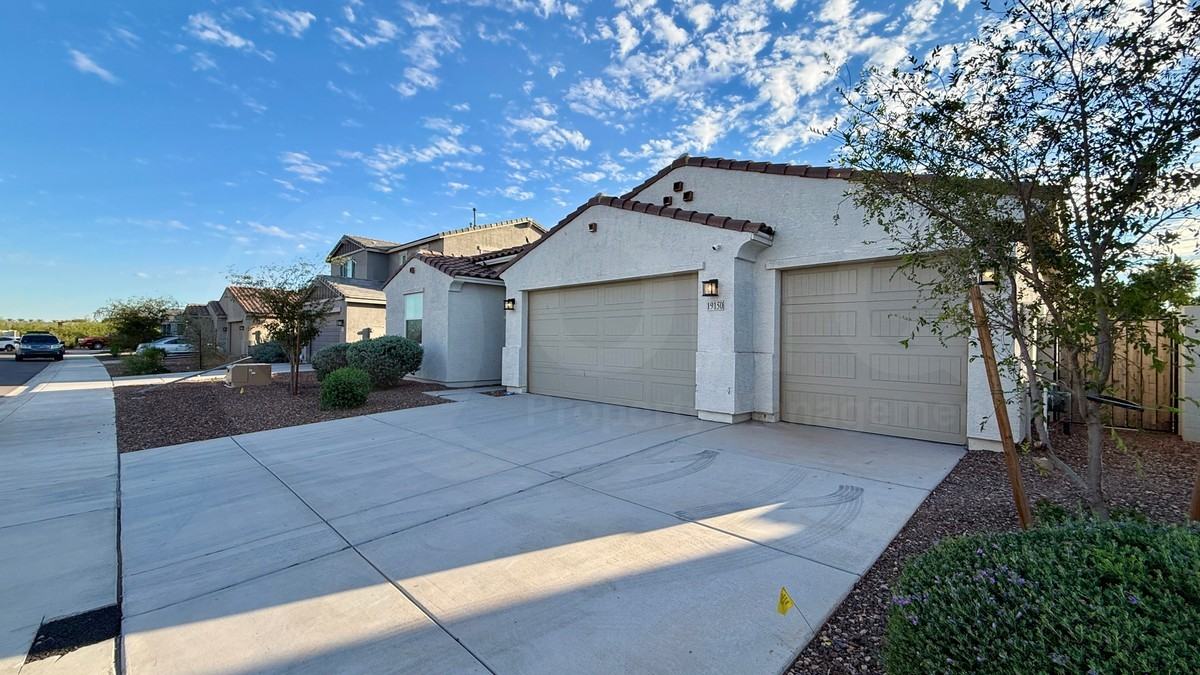 19150 N Alcazar St - Photo 2 of 29