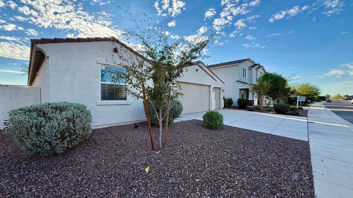 19150 N Alcazar St - Photo 3 of 29