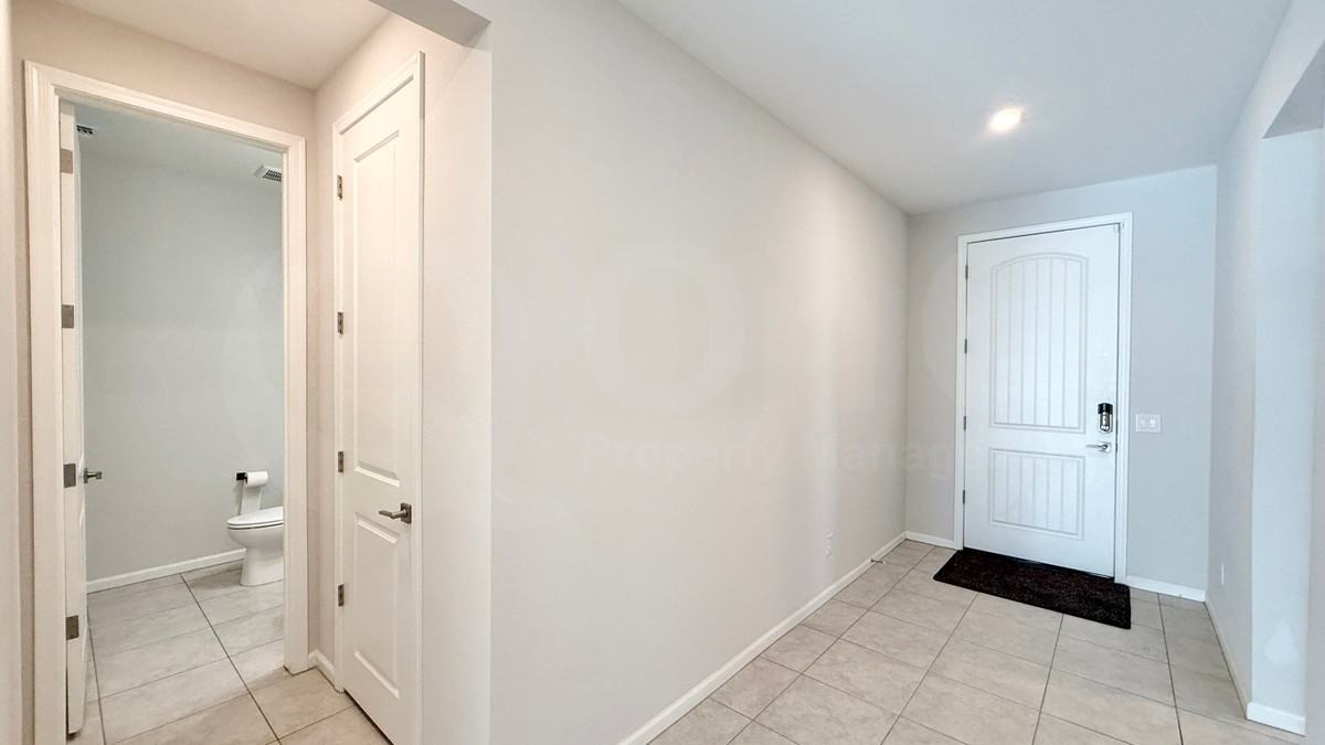 19150 N Alcazar St - Photo 4 of 29