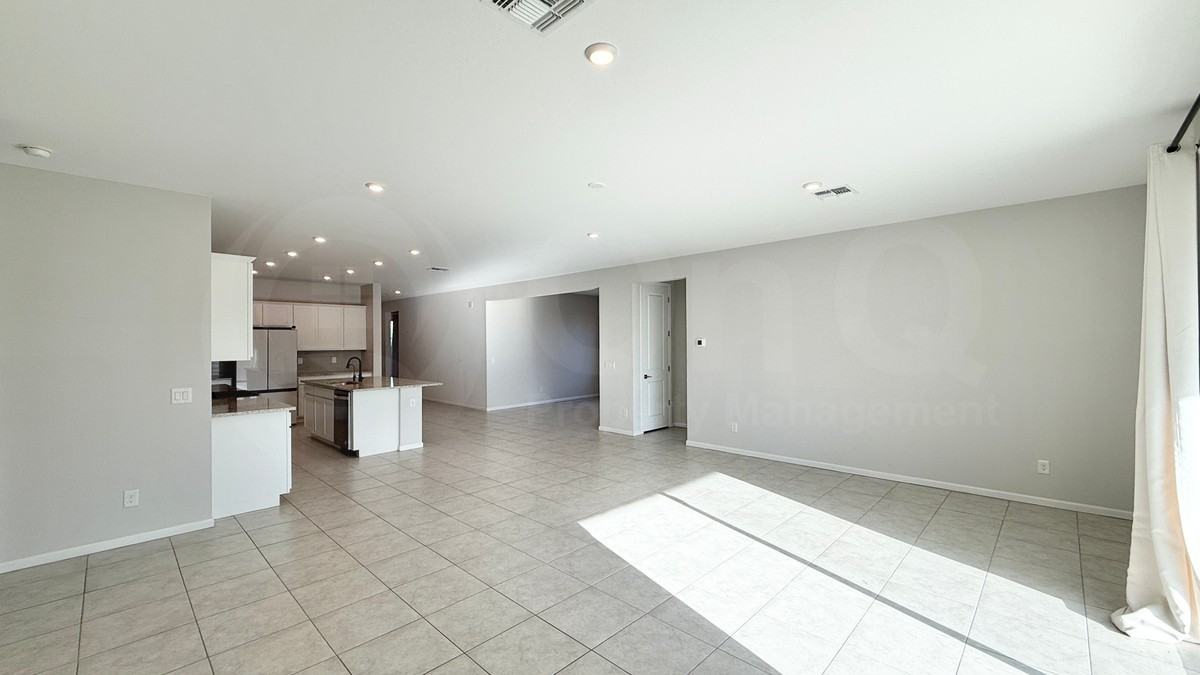 19150 N Alcazar St - Photo 6 of 29