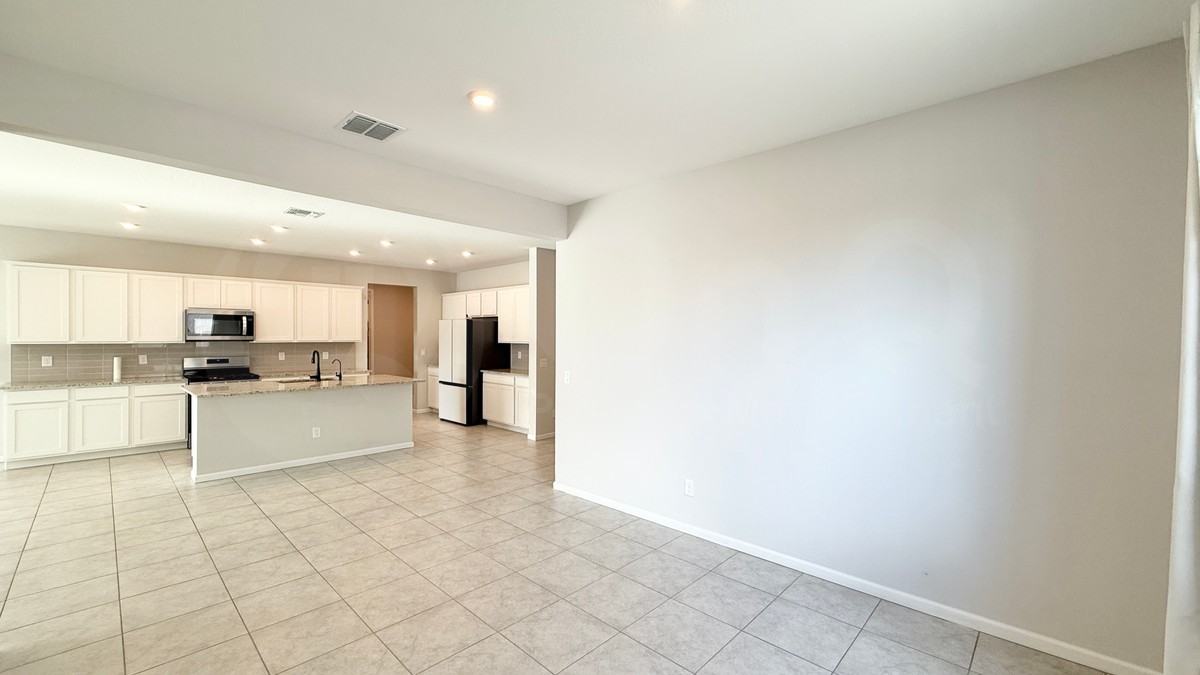 19150 N Alcazar St - Photo 7 of 29
