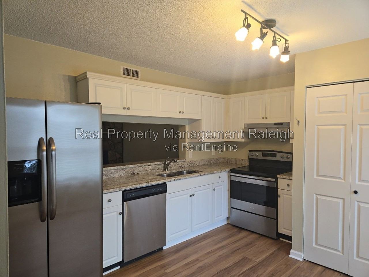 7733 Ohmann Ct - Photo 2 of 20