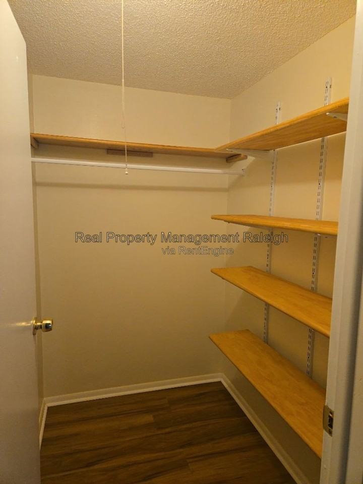 7733 Ohmann Ct - Photo 6 of 20