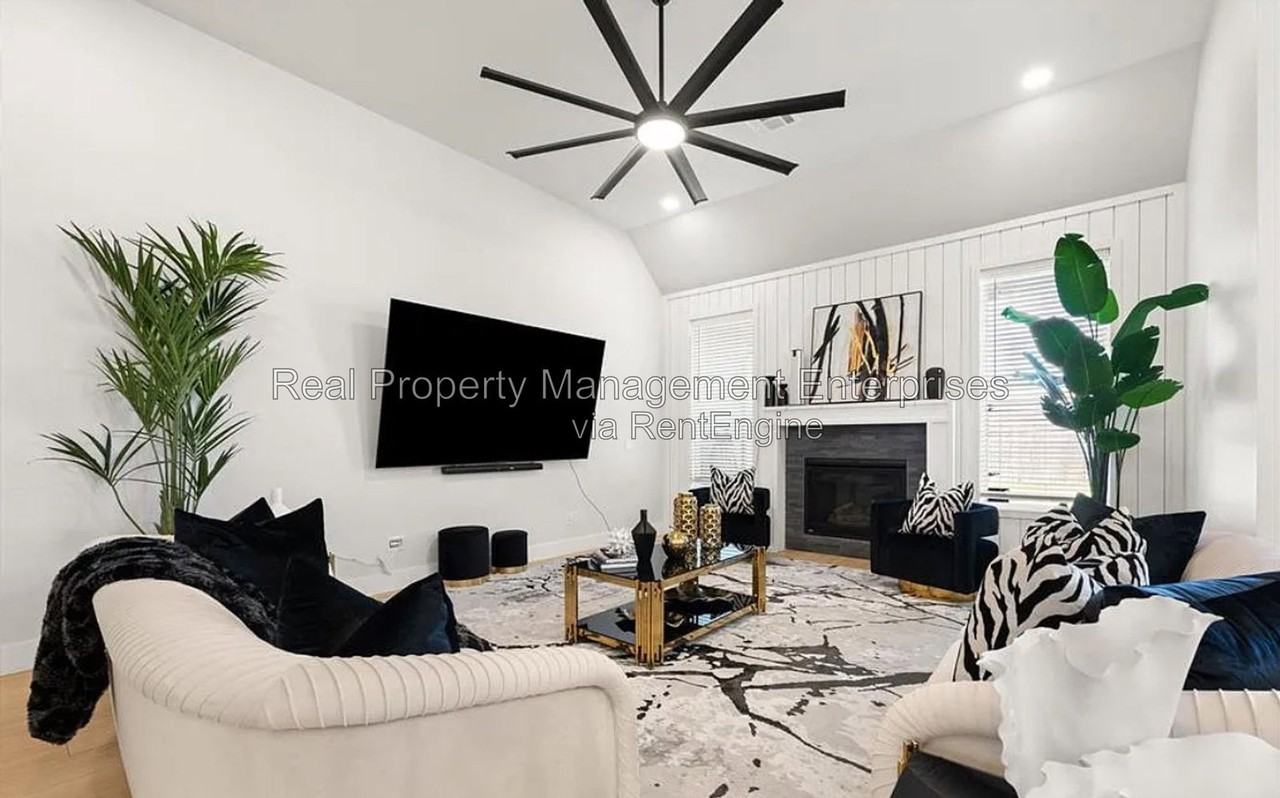 15801 Capri Ln - Photo 3 of 18
