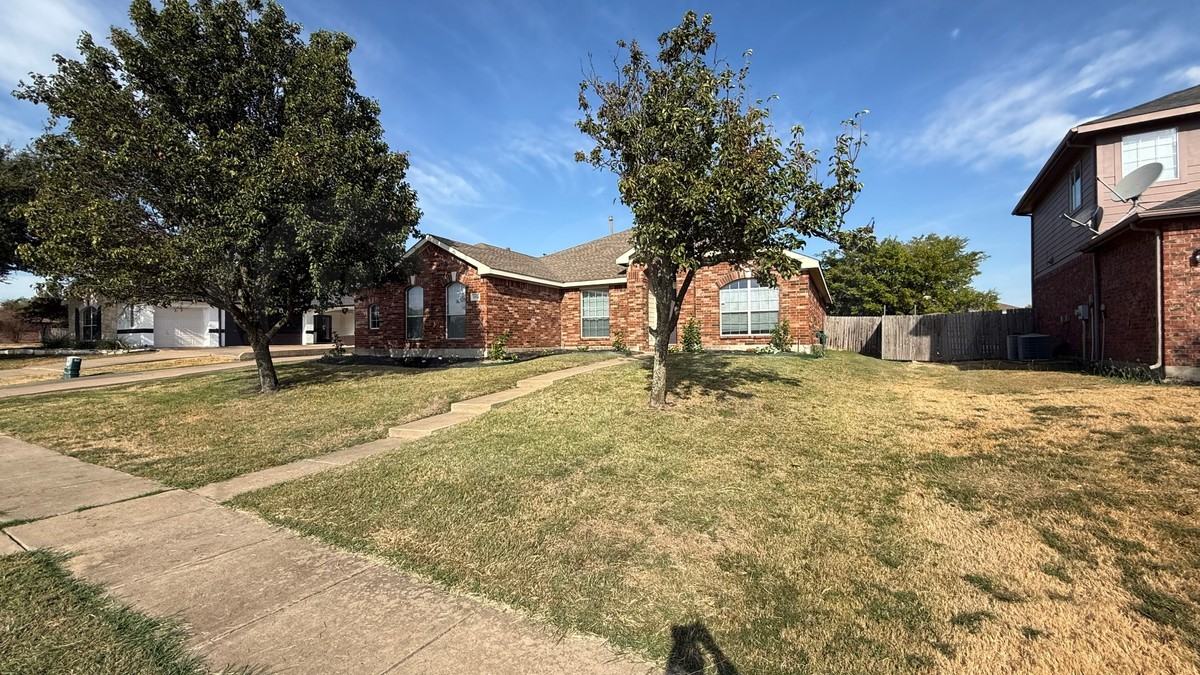 1312 Buckingham Dr - Photo 2 of 22