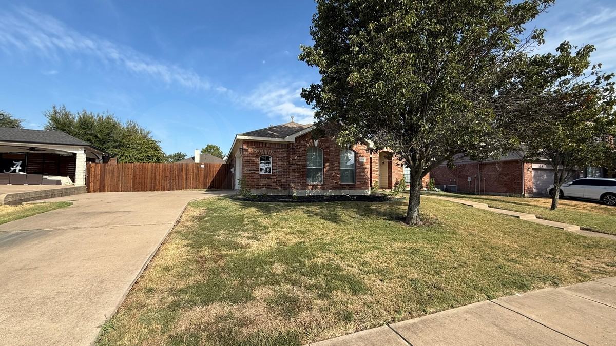 1312 Buckingham Dr - Photo 3 of 22