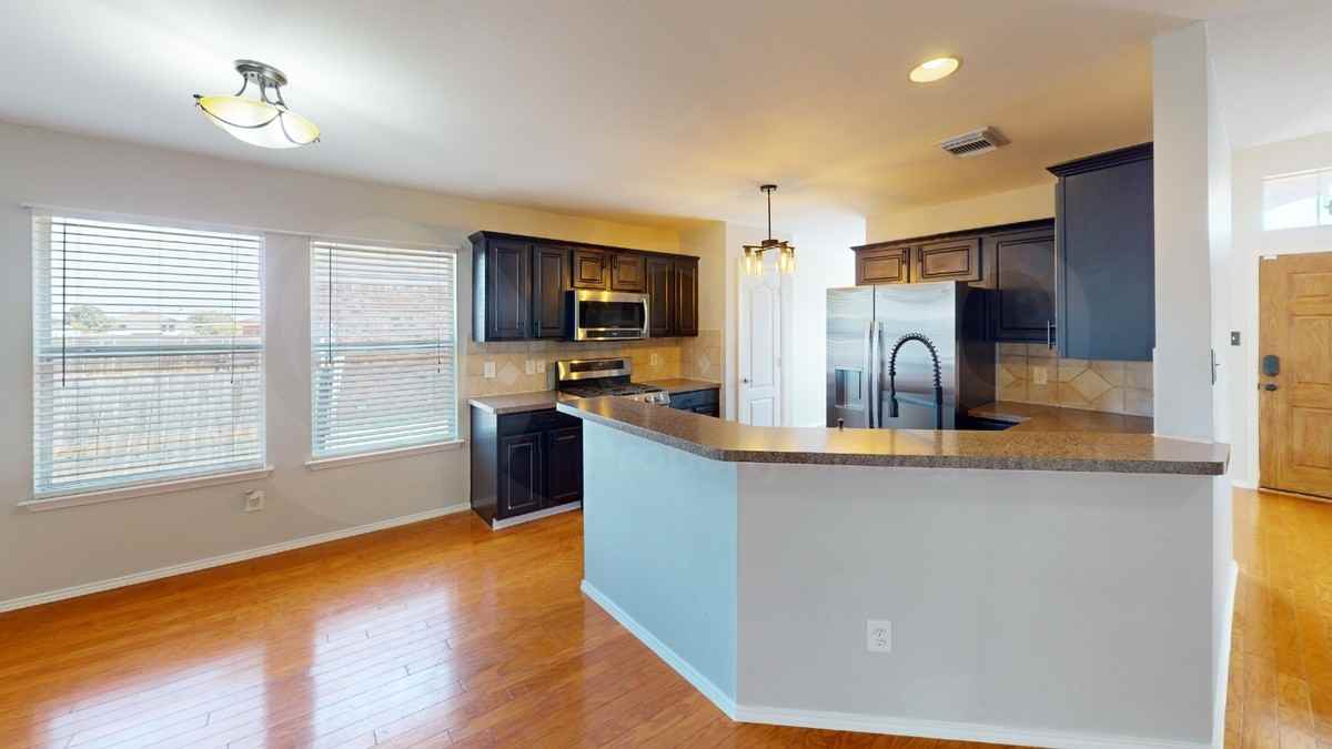 1312 Buckingham Dr - Photo 5 of 22