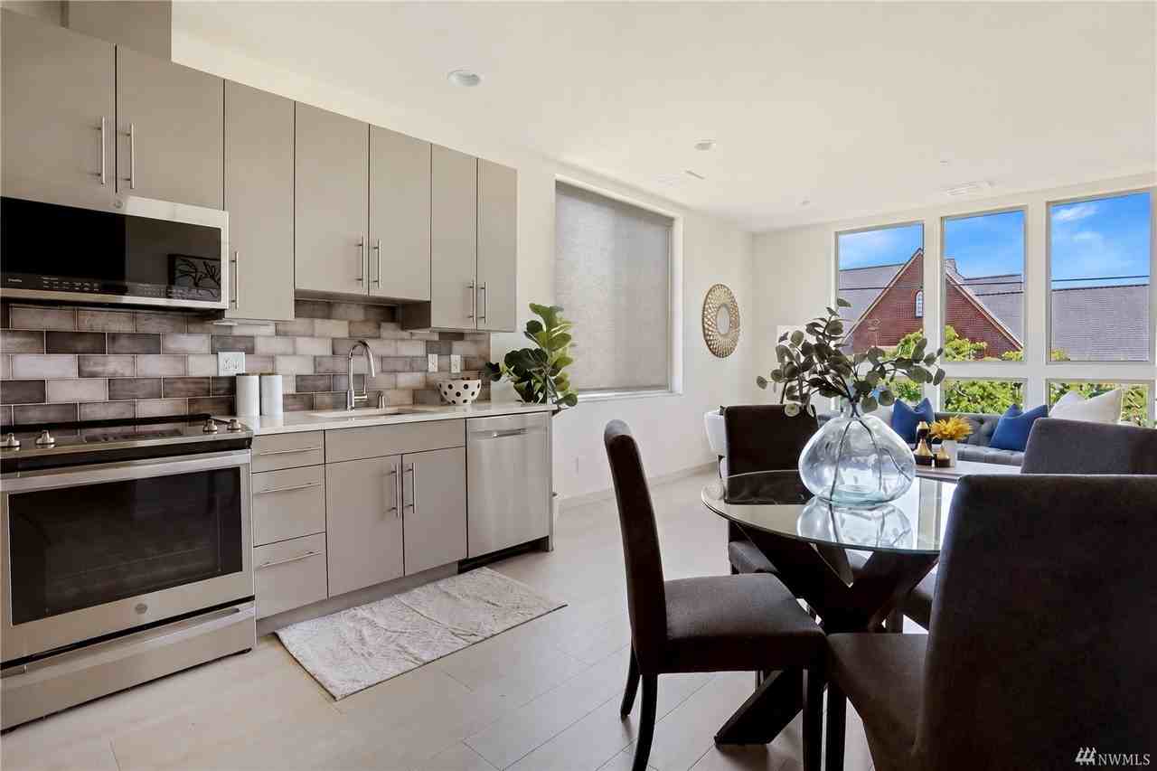 4415 42nd Ave Sw - Photo 4 of 21