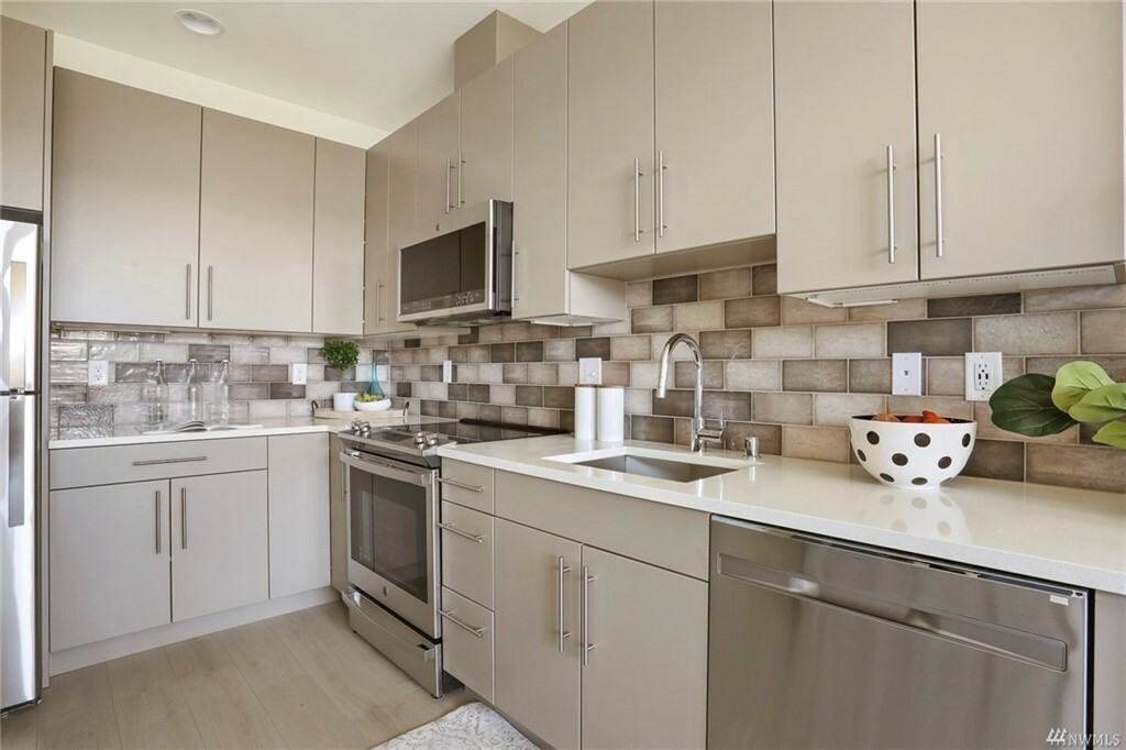 4415 42nd Ave Sw - Photo 5 of 21