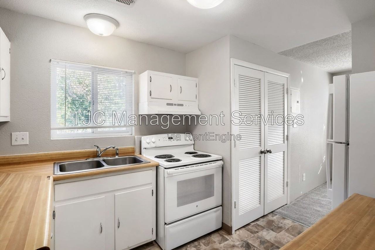 3652 Teller St - Photo 4 of 11