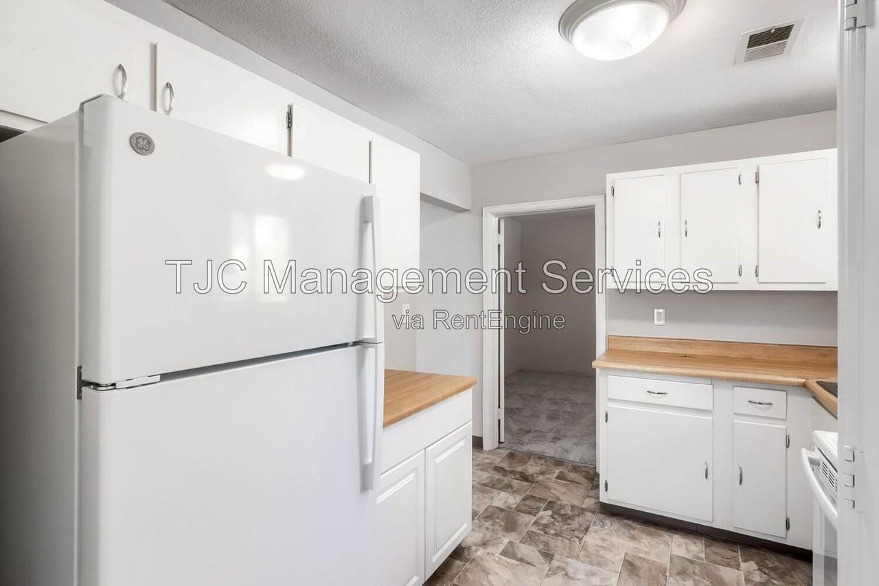 3652 Teller St - Photo 5 of 11