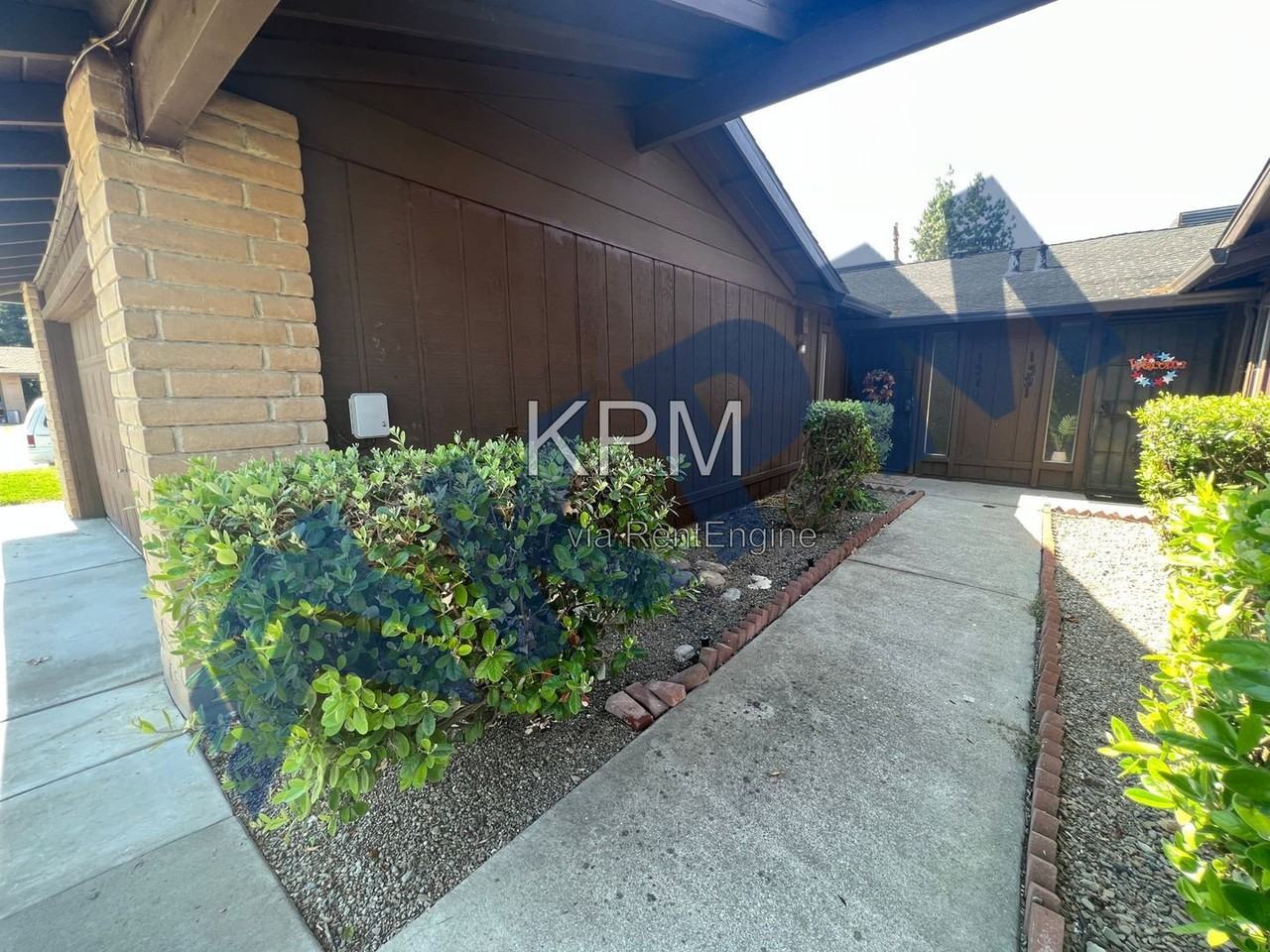 1519 Silver Creek Cir - Photo 3 of 24