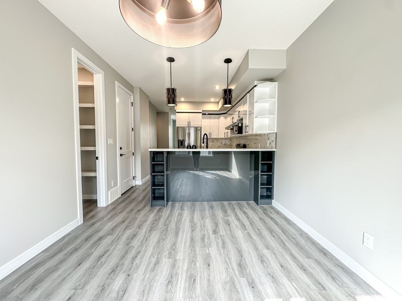 7757 81 Ave Nw - Photo 6 of 22