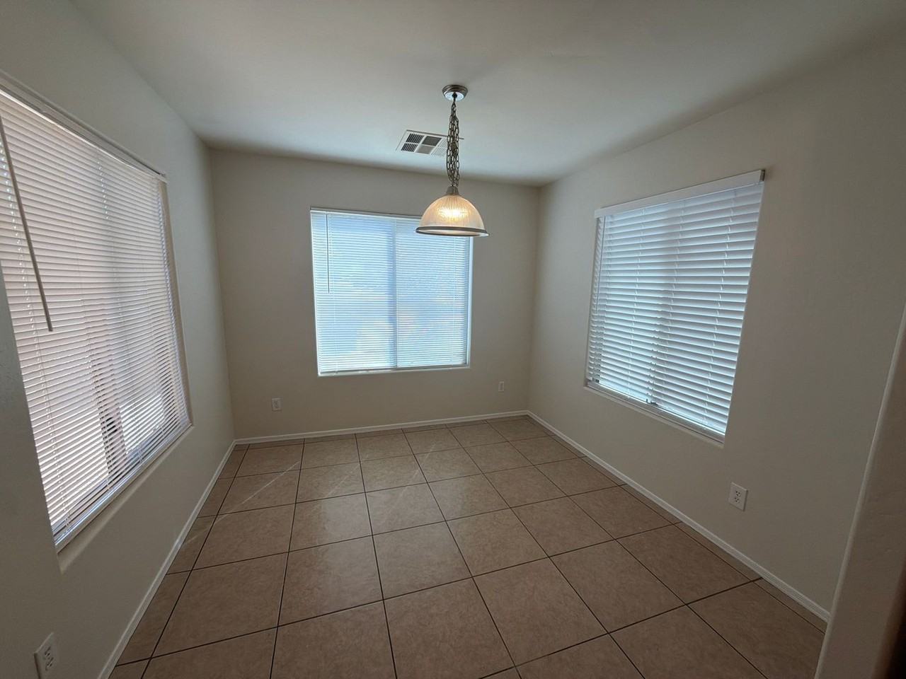 7826 S 72nd Ln - Photo 4 of 17