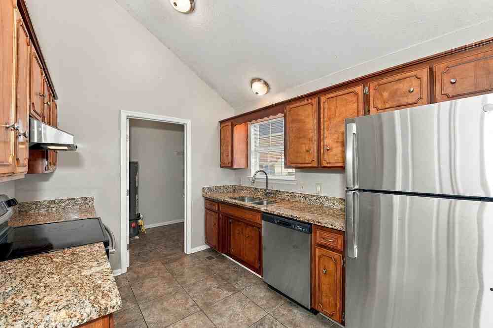 905 Deal Ct - Photo 5 of 16